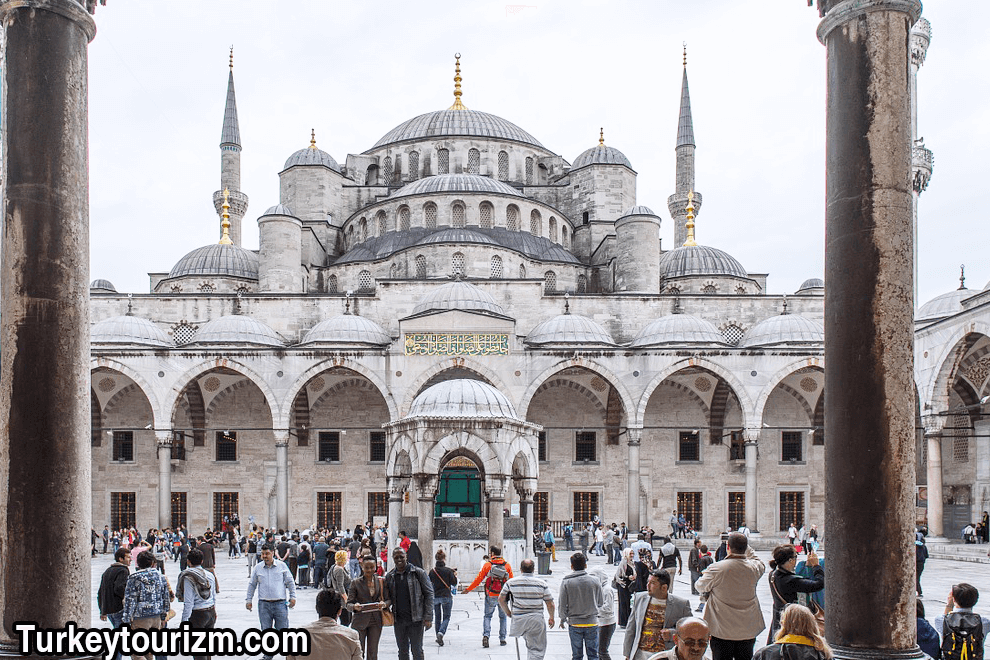 متحف آيا صوفيا .. أيقونة إلتقاء الحضارات في إسطنبول